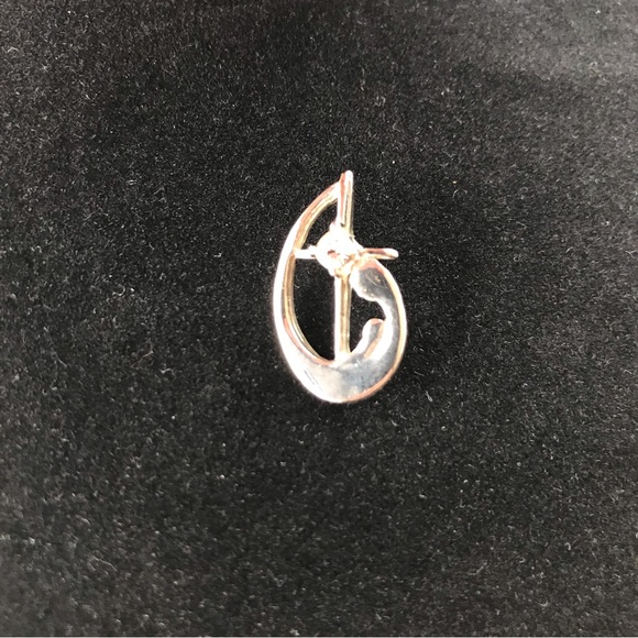 Silver tone Mary Madonna and Jesus child pin with cross and rhinestone - Picture 2 of 5